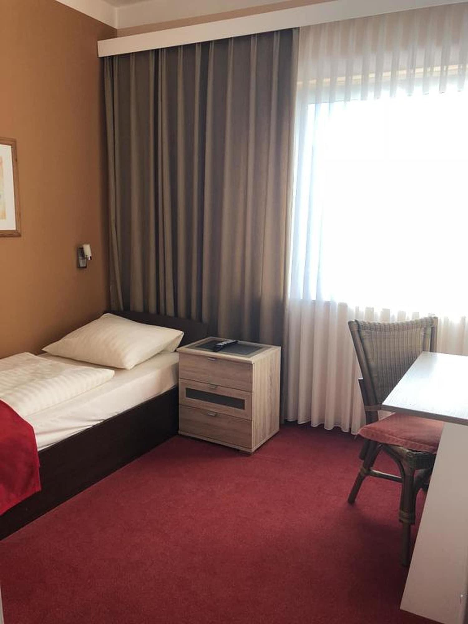 Hotel Imperial Гамбург Экстерьер фото